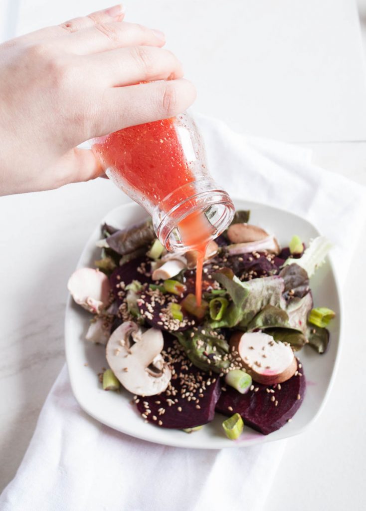 Veganer rote Beete Salat mit fruchtigem Blutorangendressing. In nur 15 Minuten fertig!