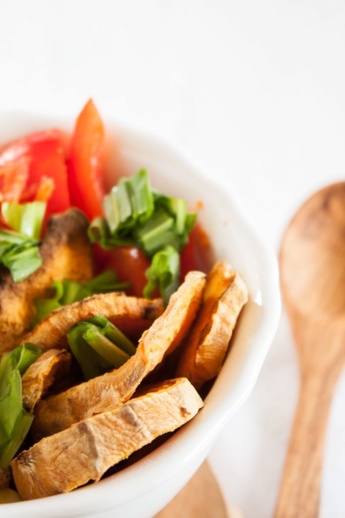 Veganer und glutenfreier Süßkartoffel Salat. Leckeres und leichtes Abendessen!