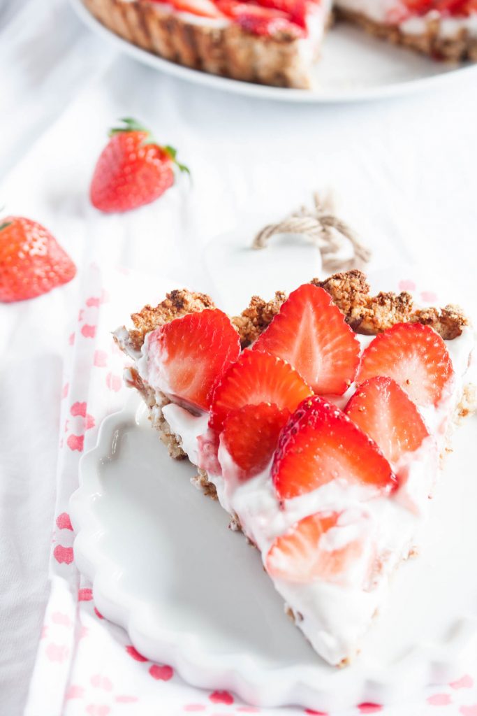 Glutenfreie Erdbeertarte mit nur 6 Zutaten! Vegan, zuckerfrei und lecker!