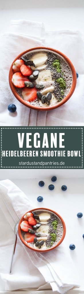 Vegane Heidelbeeren Smoothie Bowl mit leckerem Topping ist ein gesundes und sättigendes Frühstück!