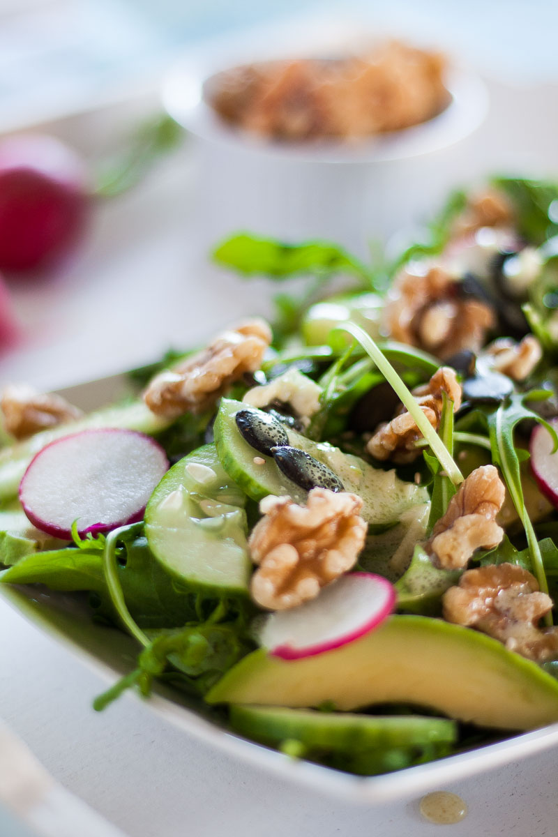 Veganer Rucola-Nuss Salat mit viel Magnesium für starke Nerven