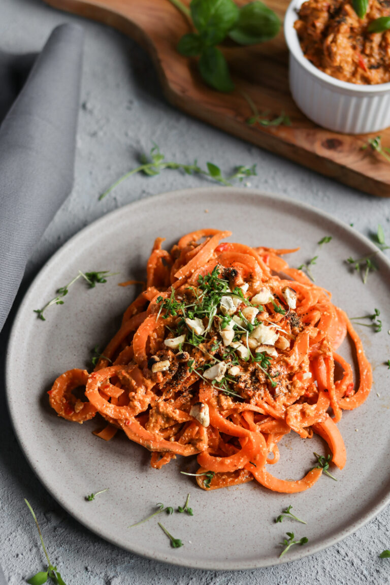 Gegrillte Paprika Pesto mit Süßkartoffel Nudeln (vegan, glutenfrei)